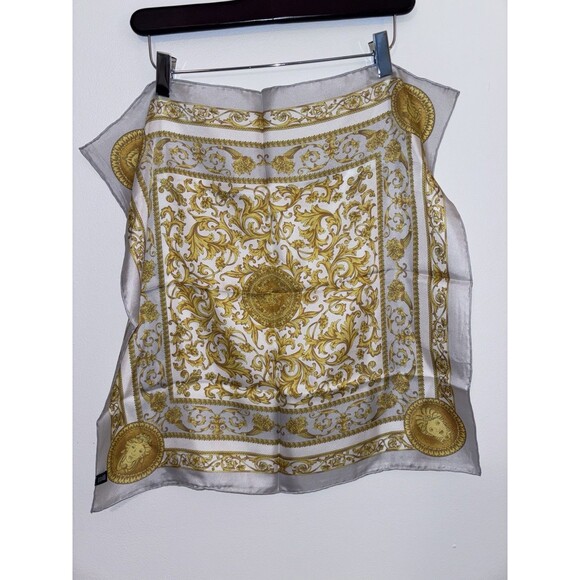 Vintage Italian Silk Scarf Gray With Gold Medallions Approx. 21”x21” - Picture 3 of 4